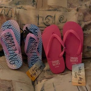 2 pairs Girls flip flops